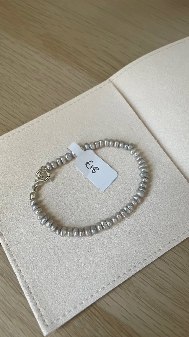 Grey Button Pearl Bracelet