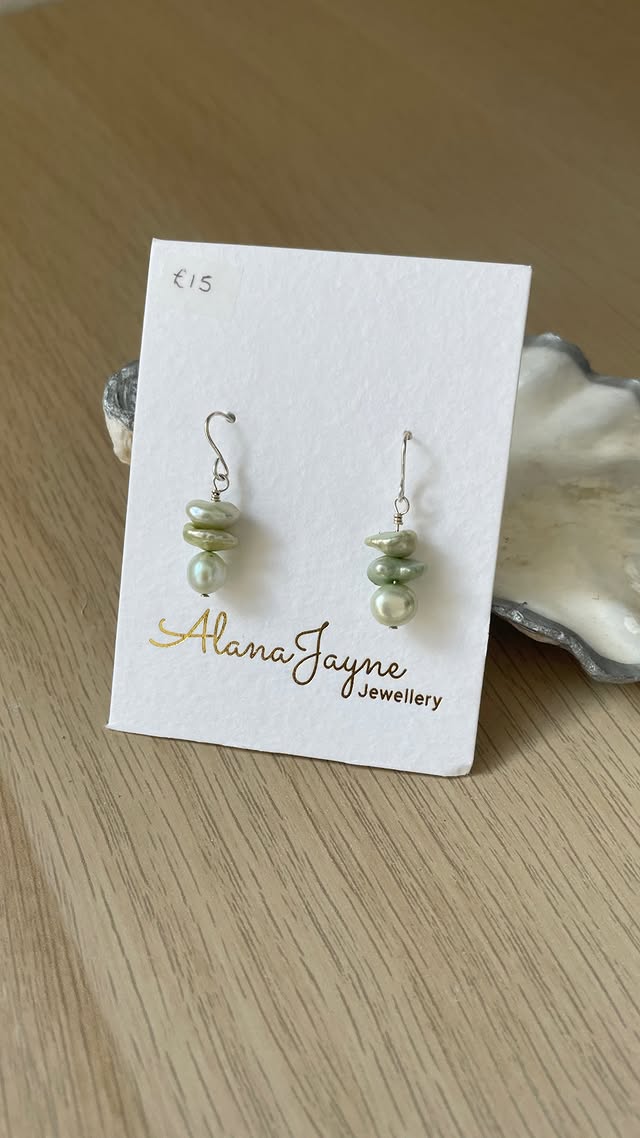 Green Harmony Pearl Earrings