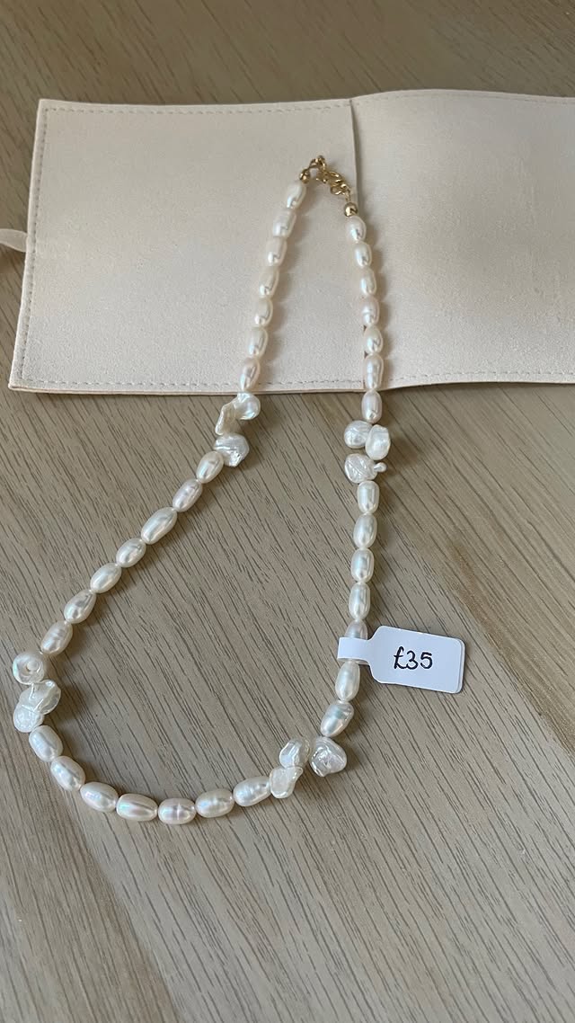 The Daisy Necklace