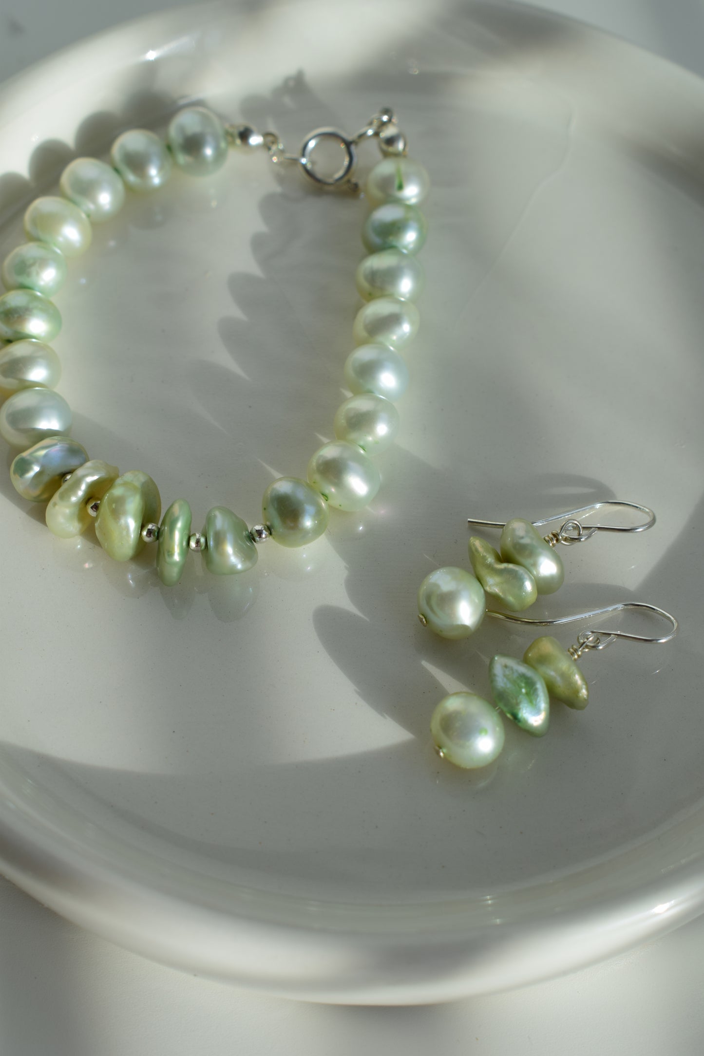 Green Harmony Pearl Earrings